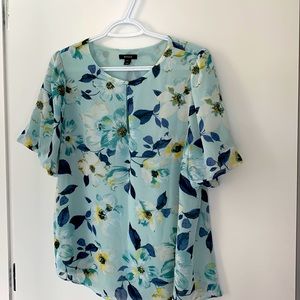 Summer top, RW&CO, size L, beautiful blue pattern, nice ruffle sleeve